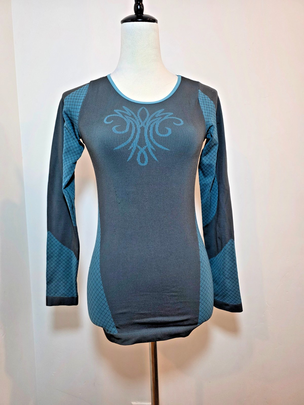 Athleta Seamless Long Sleeve Tattoo Fitted Top M Stretch Athleisure Y2k Vintage